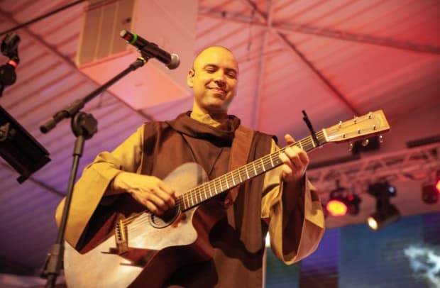 Capa: 80 anos da Diocese: Jubileu Solidário teve show de música católica em Santa Bárbara d Oeste